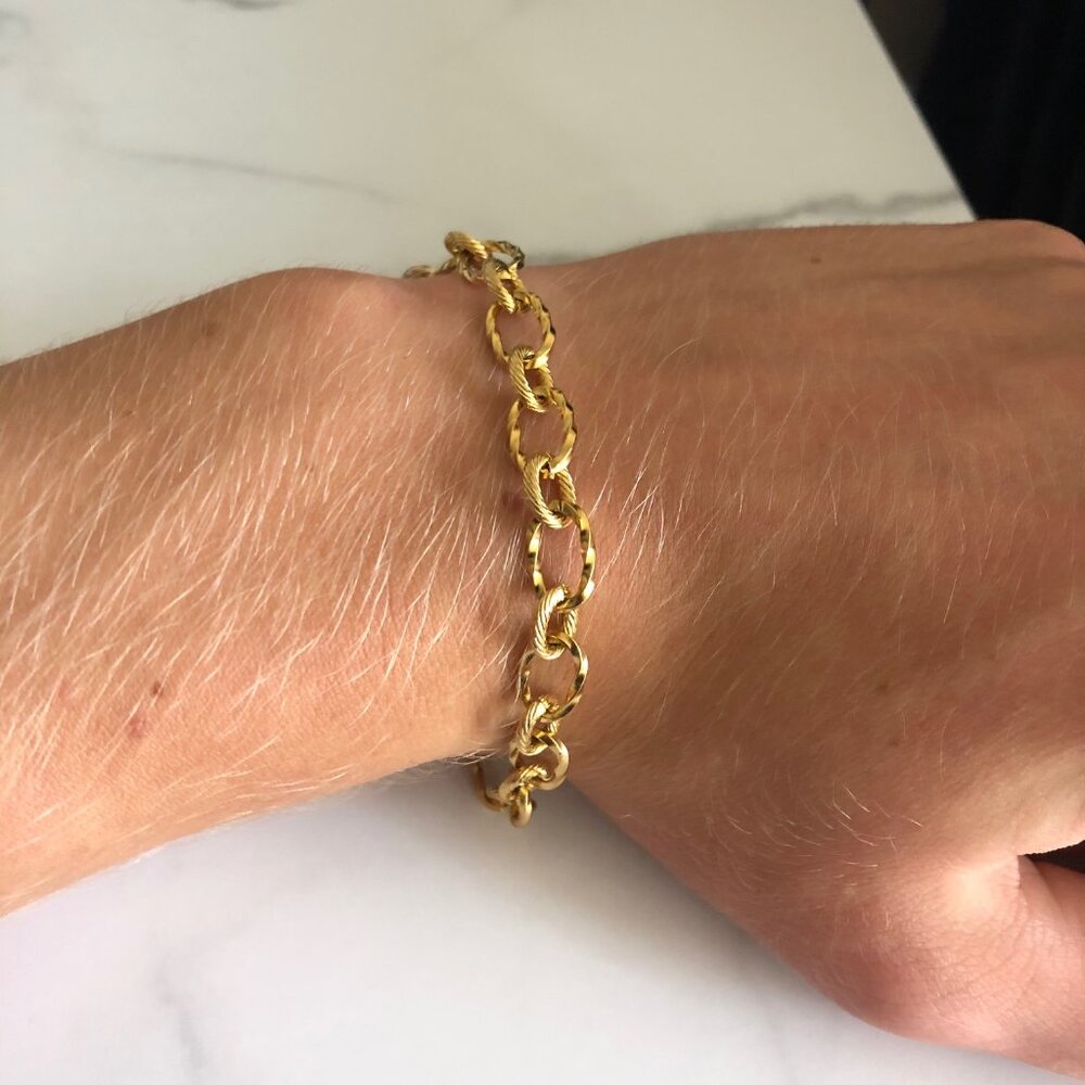 Loop Chain Gold Bracelet - Picture 5 of 6